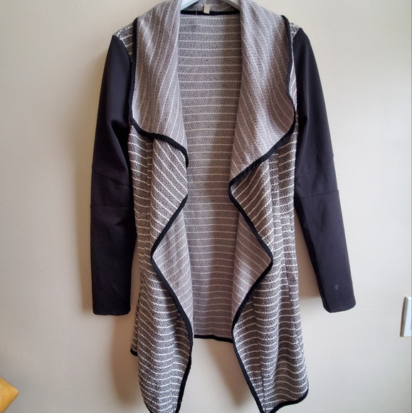 Vintage Anama Sweater with woven balck sleeves, large - Picture 2 of 8